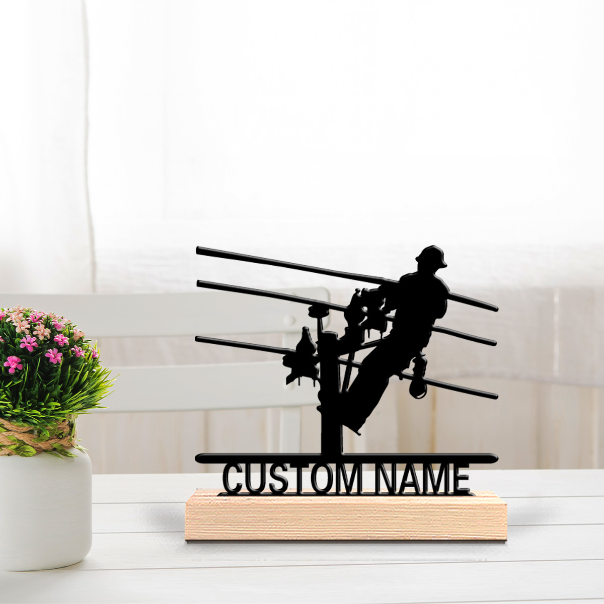 Home Decor Pinterest - รูปปั้นช่างไฟฟ้าโลหะแบบกำหนดเอง 1 ชิ้น ดีไซน์ทันสมัย ฐานไม้ตกแต่งสำหรับสำนักงาน ห้องนั่งเล่น